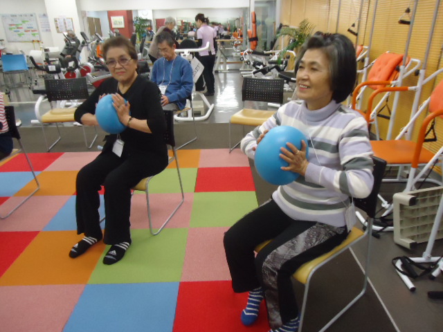 大分市デイサービスサクラサク トレーニングの様子
